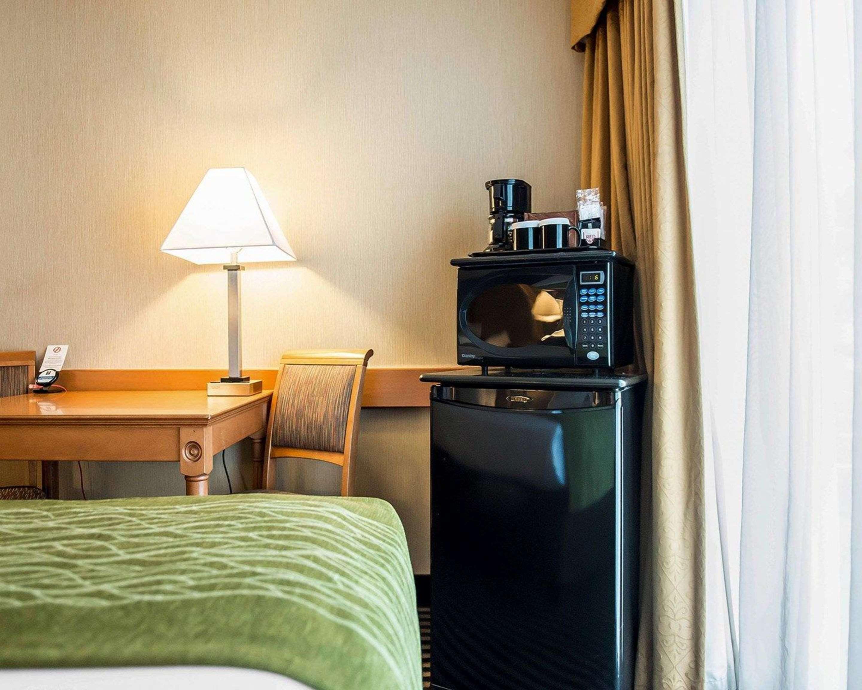 Comfort Inn Броквилл Экстерьер фото