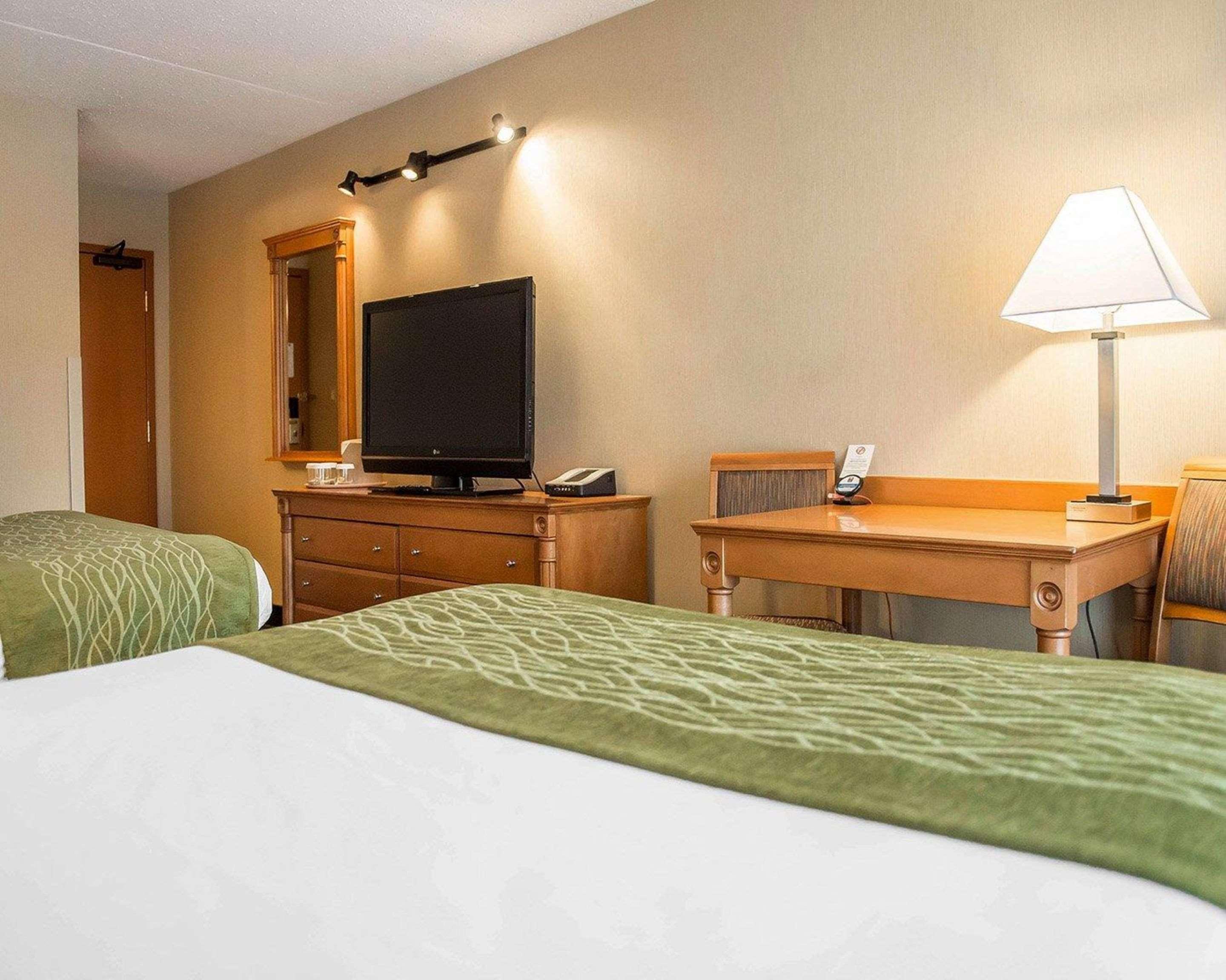 Comfort Inn Броквилл Экстерьер фото