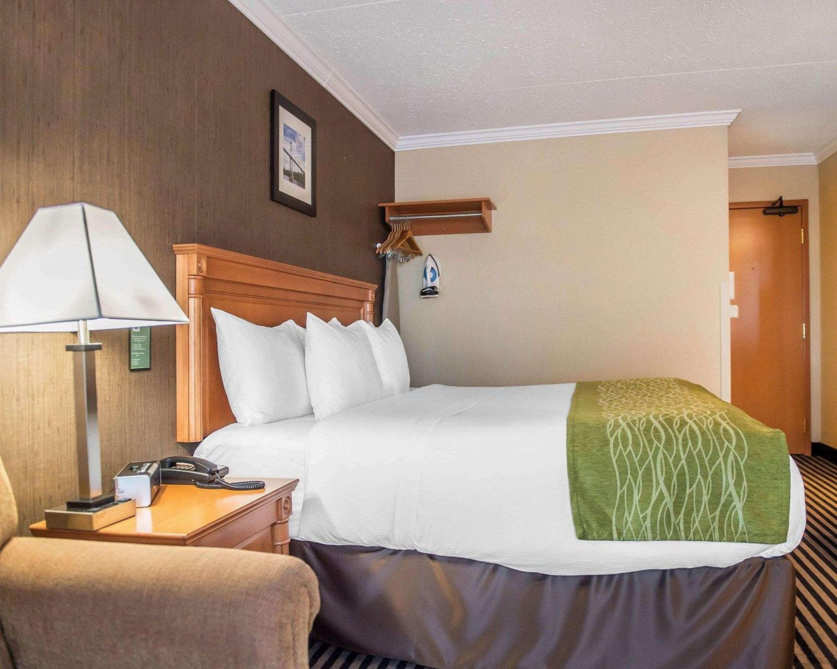 Comfort Inn Броквилл Экстерьер фото