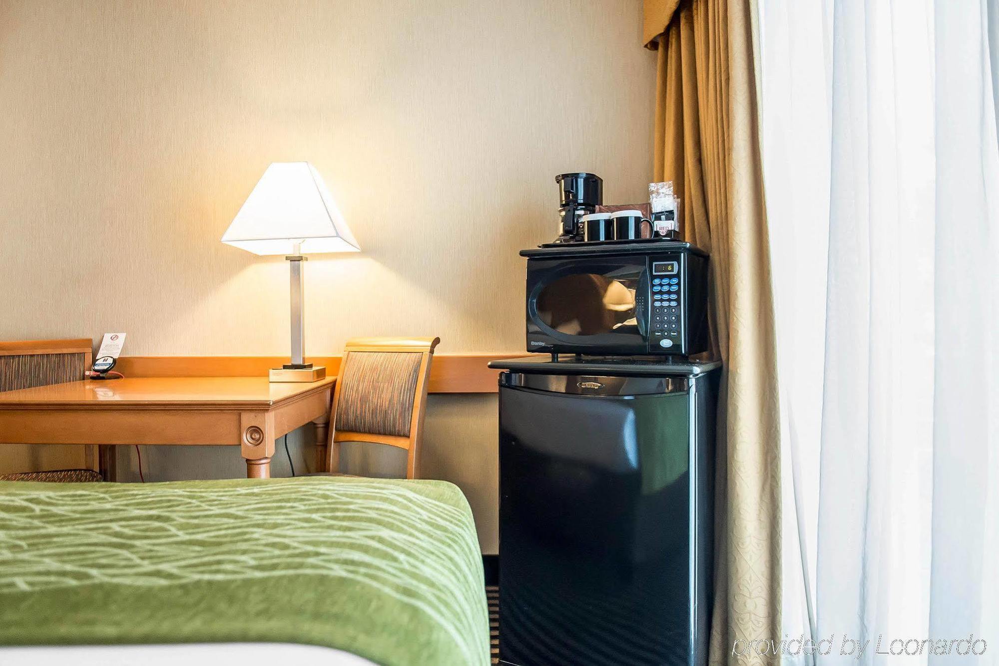Comfort Inn Броквилл Экстерьер фото