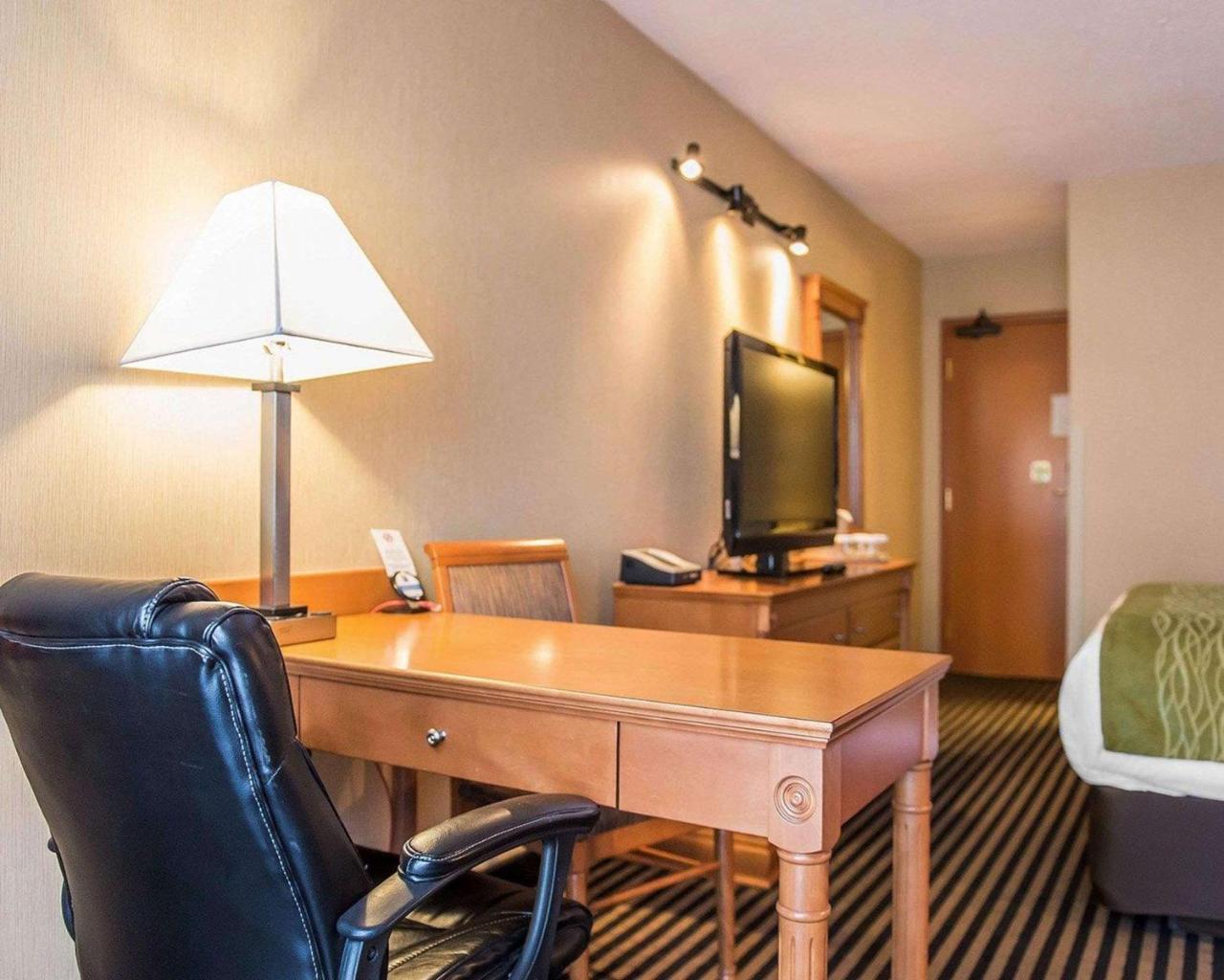 Comfort Inn Броквилл Экстерьер фото